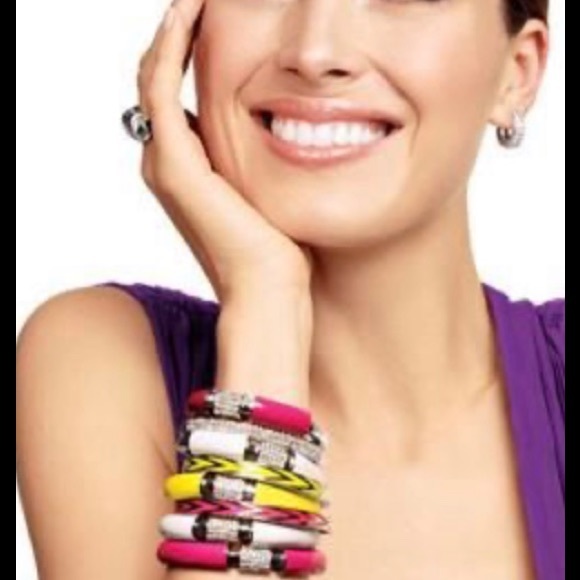 Lia Sophia Stretch Bracelet - Picture 3 of 3